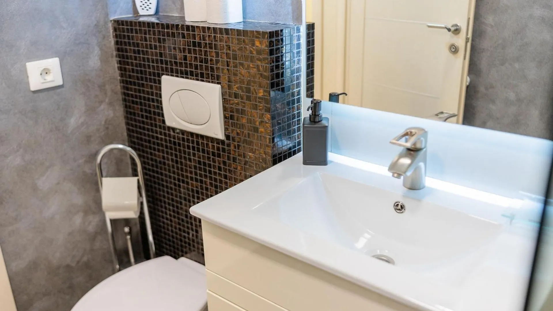 Herastrau Grand Suites - 2 Or 3 Bedroom Apartments Bucharest Romania