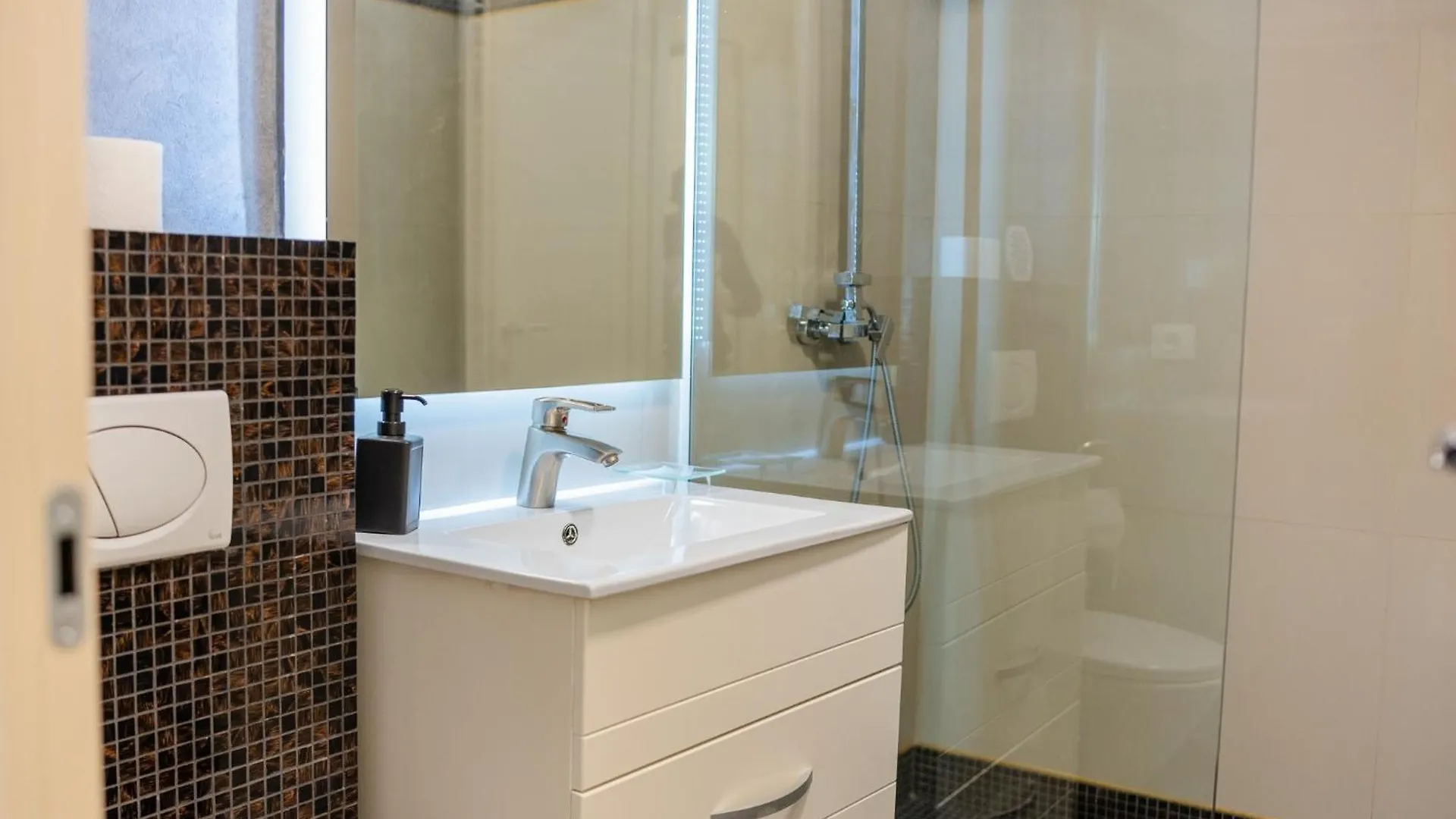 Herastrau Grand Suites - 2 Or 3 Bedroom Apartments Bucharest