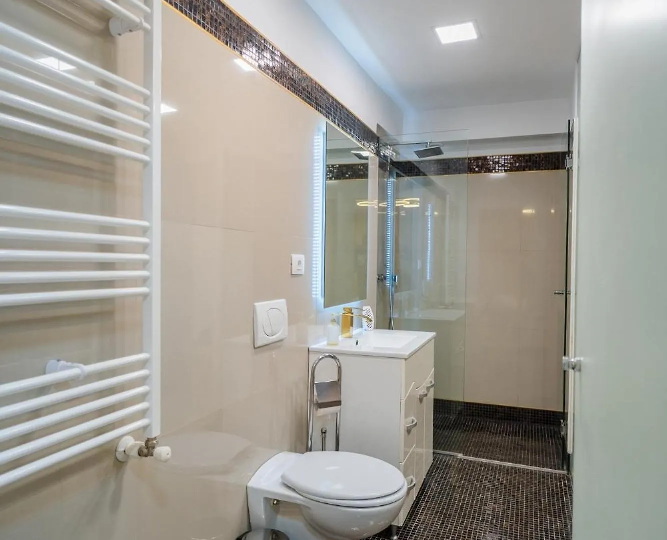 Herastrau Grand Suites - 2 Or 3 Bedroom Apartments Bucharest