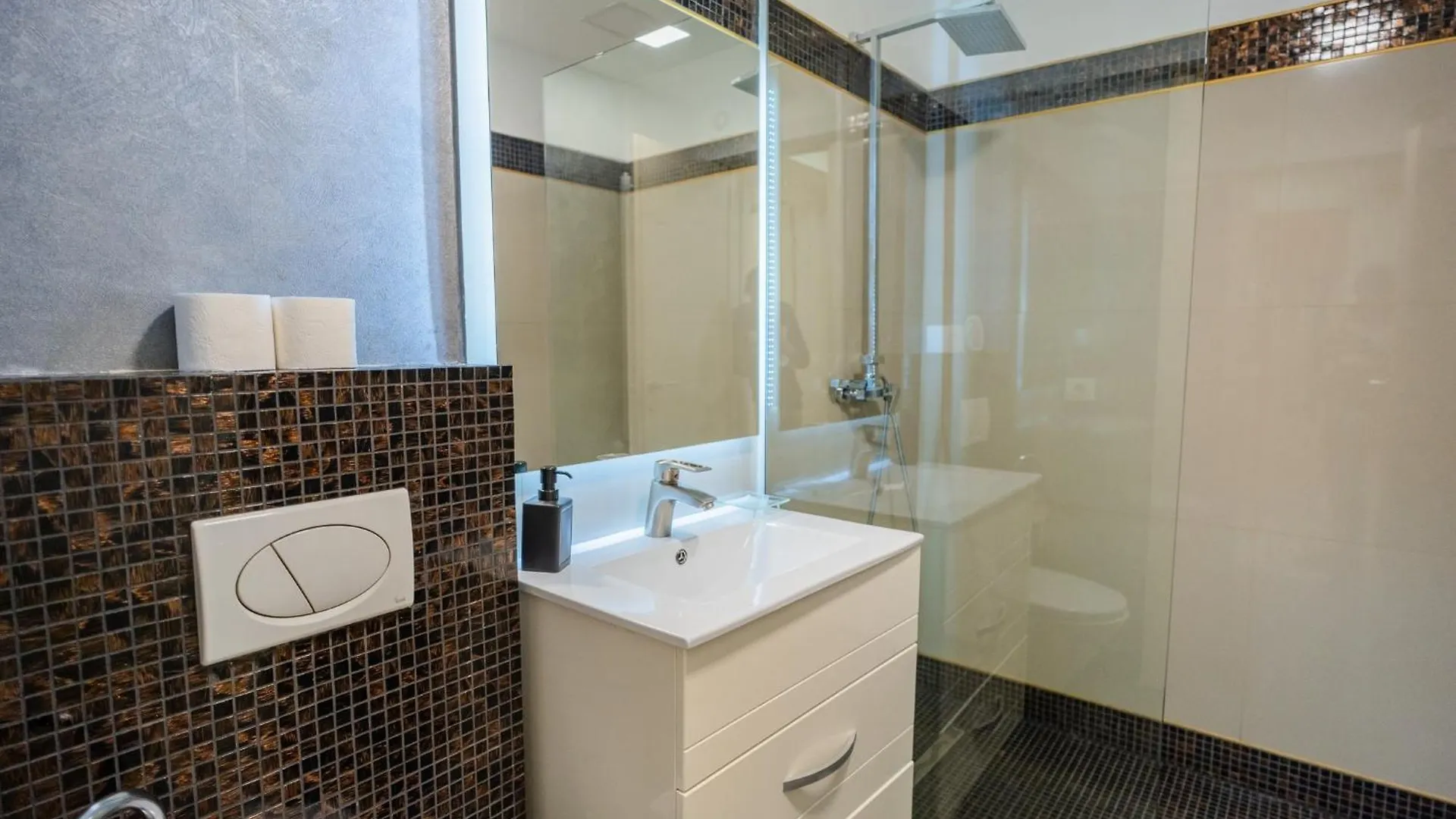 Herastrau Grand Suites - 2 Or 3 Bedroom Apartments Bucharest