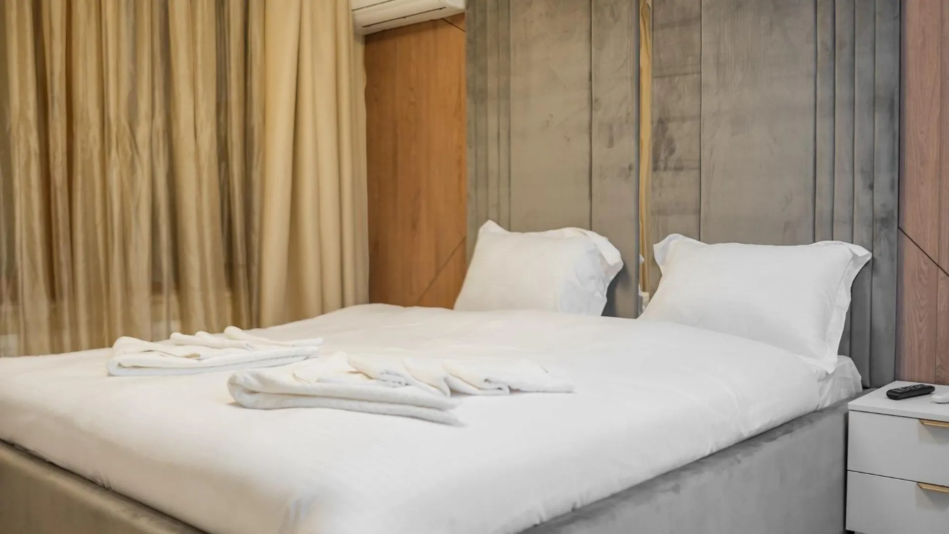 Herastrau Grand Suites - 2 Or 3 Bedroom Apartments Bucharest Romania
