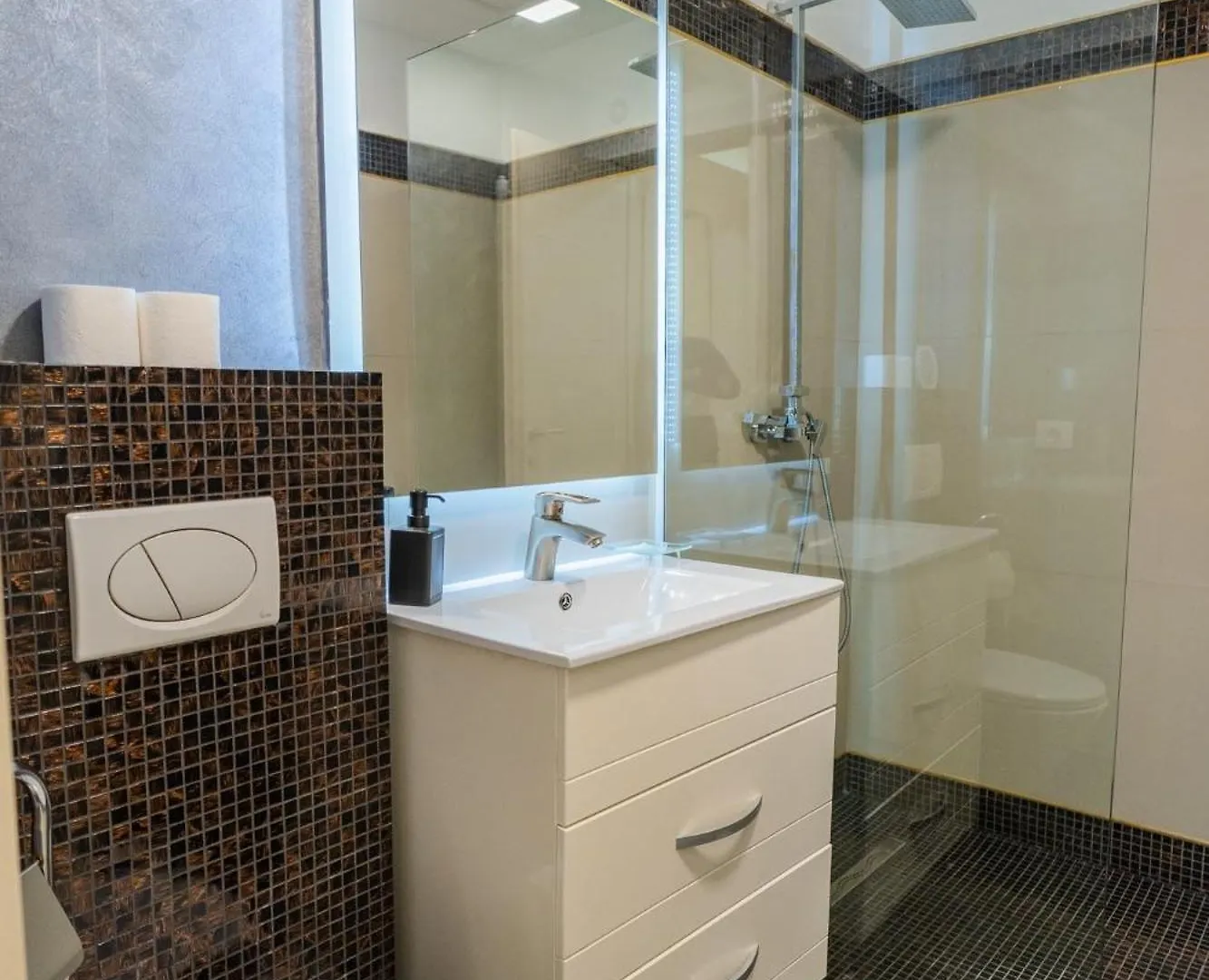 Herastrau Grand Suites - 2 Or 3 Bedroom Apartments Bucharest Romania