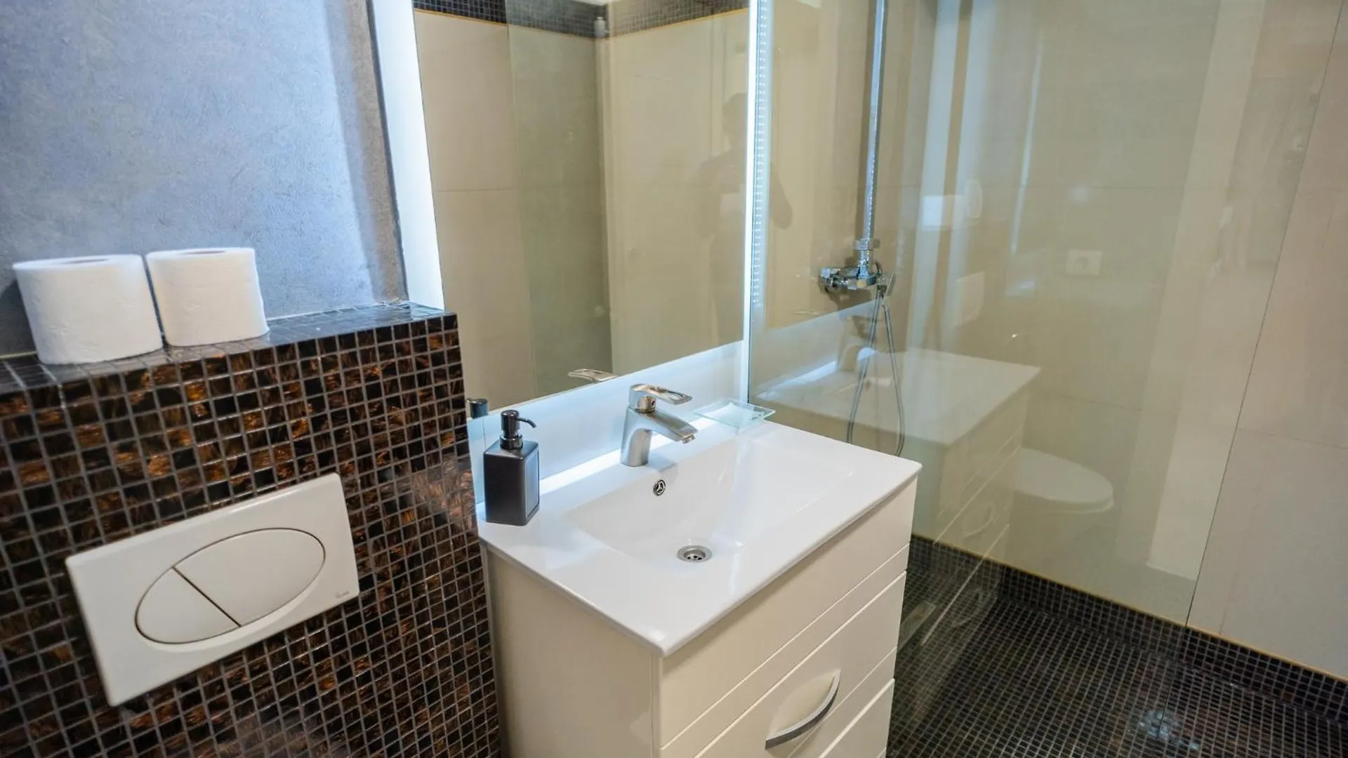 Herastrau Grand Suites - 2 Or 3 Bedroom Apartments Bucharest