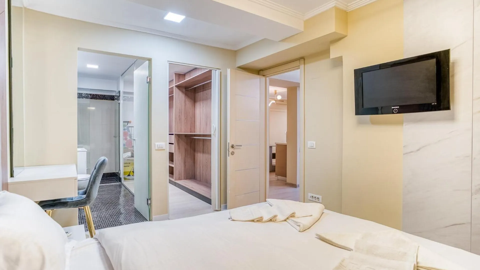 Herastrau Grand Suites - 2 Or 3 Bedroom Apartments Bucharest