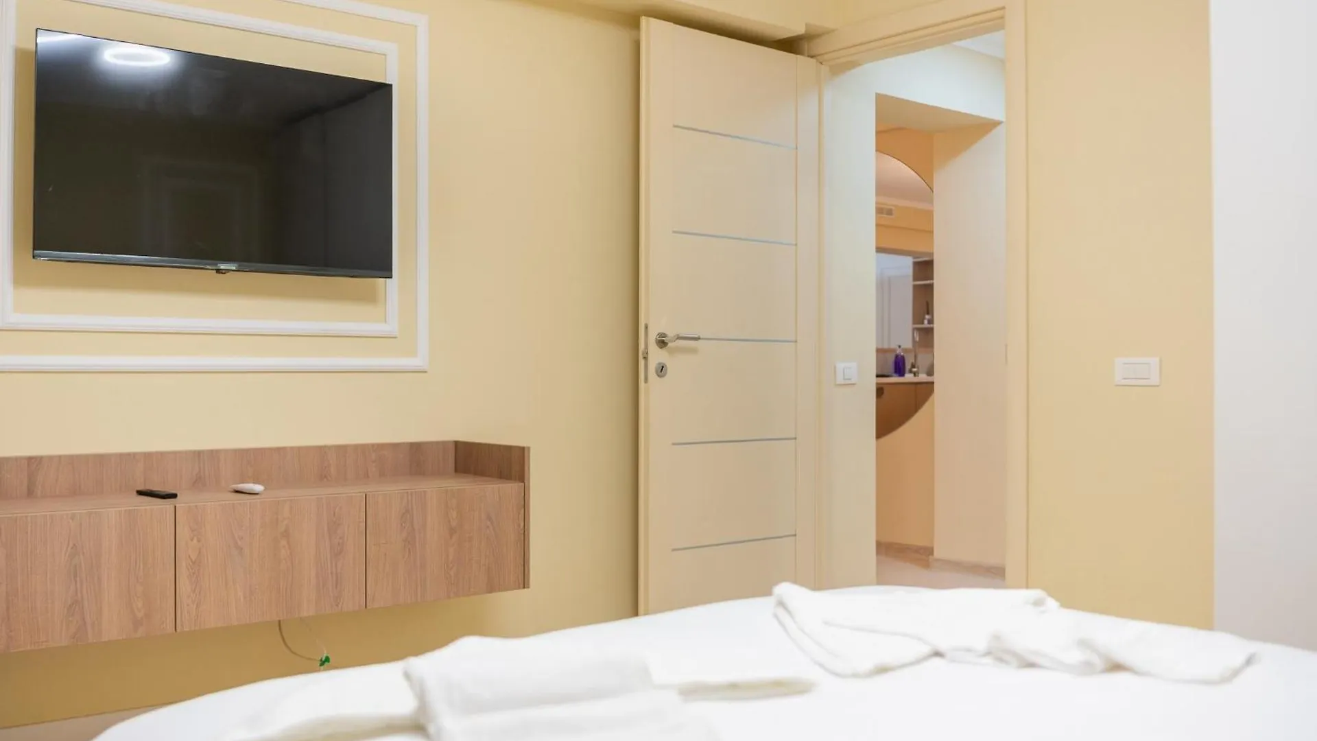 Herastrau Grand Suites - 2 Or 3 Bedroom Apartments Bucharest