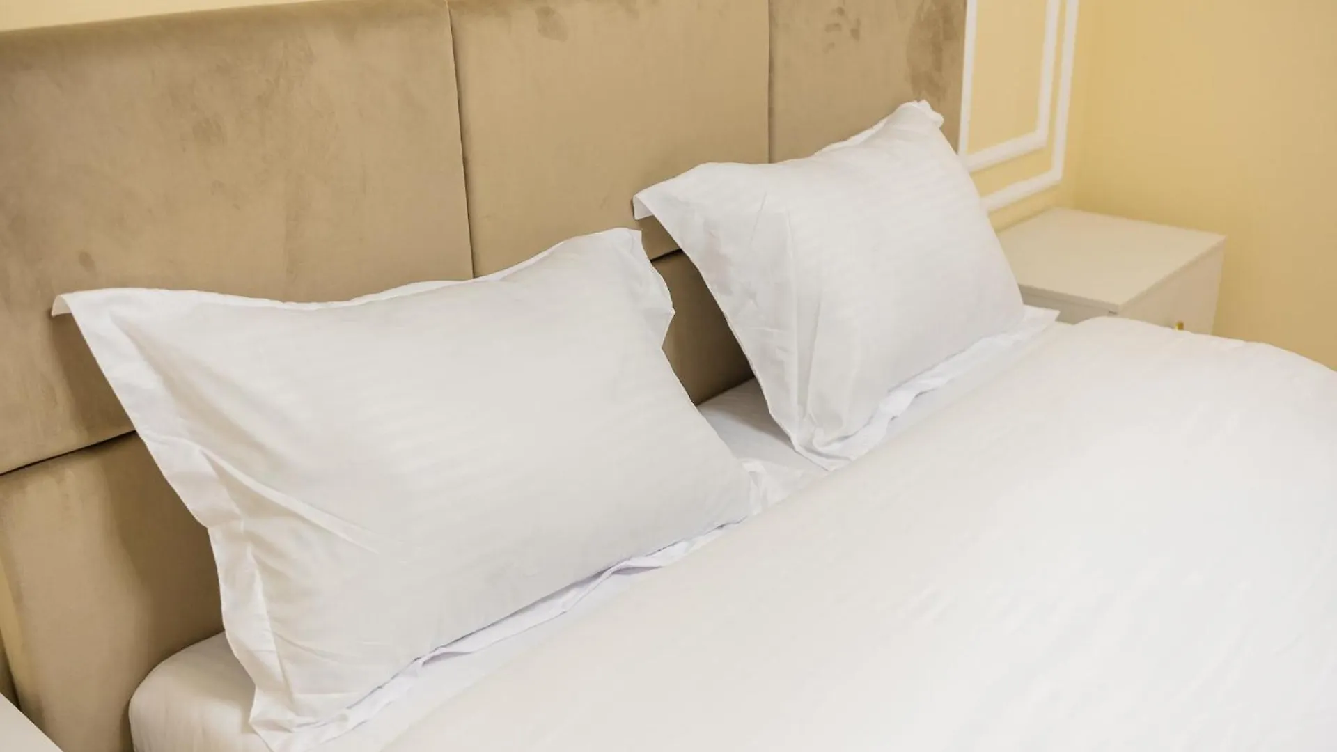Herastrau Grand Suites - 2 Or 3 Bedroom Apartments Bucharest Romania